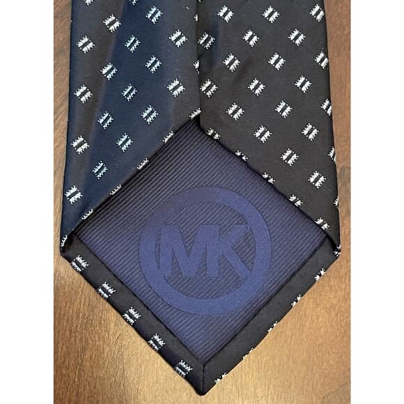 Michael Michael Kors Black Gray 100% Silk Men’s Neck Tie Made In China - Picture 2 of 9